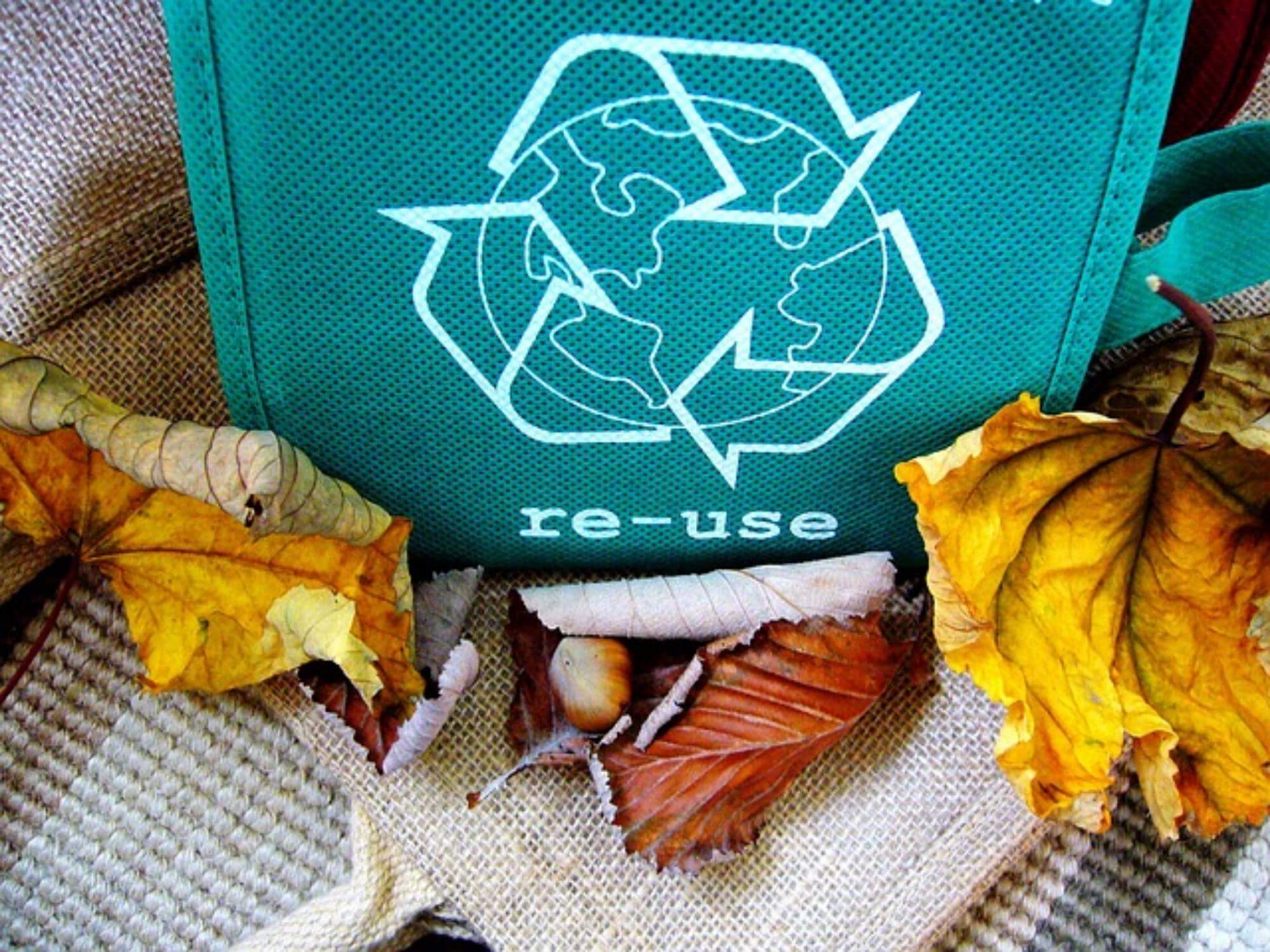 Do velho tecido aos novos acessórios únicos e originais com o Ecoponto